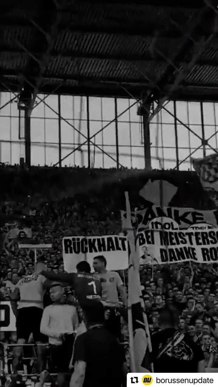 のインスタグラム：「Der Stolz von Borussia Dortmund  #Südtribüne #GelbeWand #SignalIdunaPark #BorussiaDortmund #BVB  @bvb09 @blackyellow @signalidunapark09」