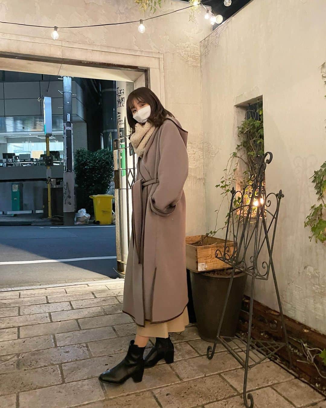 杉浦みずきさんのインスタグラム写真 - (杉浦みずきInstagram)「. 今日はそんなに寒くなかった気がする （今日の写真じゃない笑） 早くあったかくなって〜  コート　@snidel_official  スカート　@cocodeal_official」2月19日 19時36分 - mizuki_sugiura