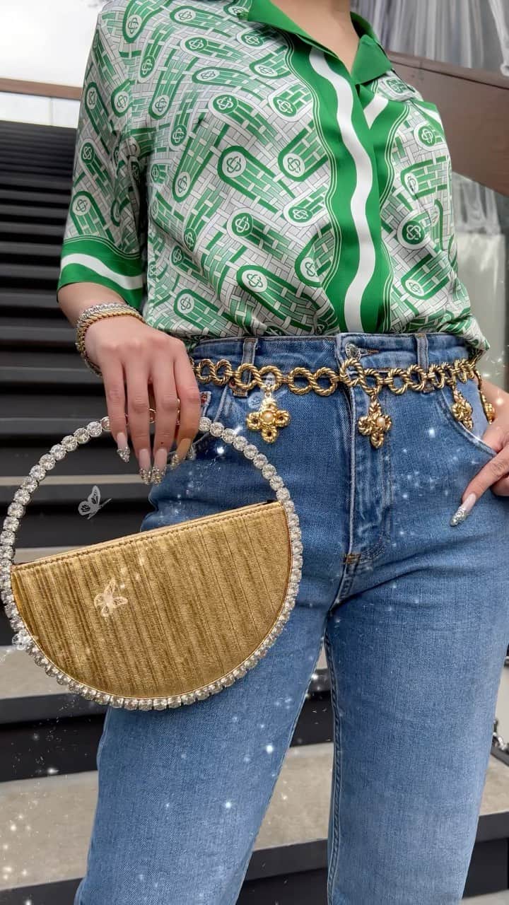 moanaのインスタグラム：「🍊✨💎 all bracelets  @bb_fridge  favorite  shirts @casablancabrand   #outfits#reels#outfitoftheday #reelsinstagram #reels#fashion#style  #tokyo#paris#newyork  #styleblogger#casablanca  #vintage#vintagestyle#vintagefashion#color#fashionblogger #fashionista」