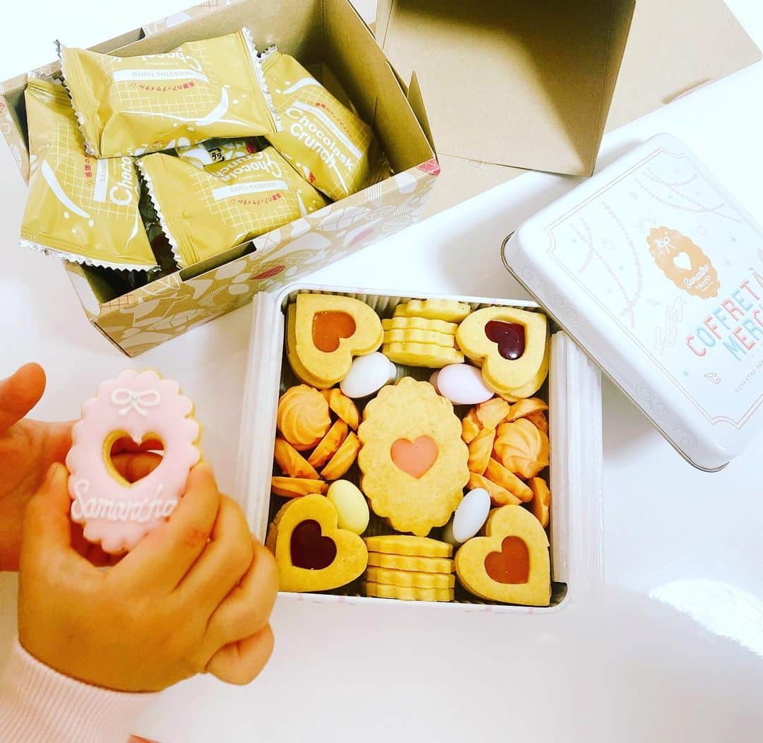 熊田曜子さんのインスタグラム写真 - (熊田曜子Instagram)「Eat snacks with the children.  @samantha.thavasa_official  サマンサのスイーツ🍰 可愛くて美味しい💖 三女のおてても ふわふわで美味しそう🤤💕  #サマンサタバサ　#sweets #おやつ　#デザート」2月19日 12時46分 - kumadayoko