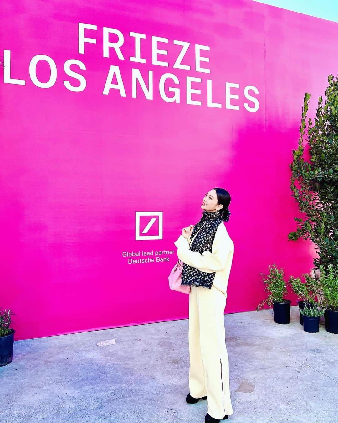 クララのインスタグラム：「#friezeartfair」