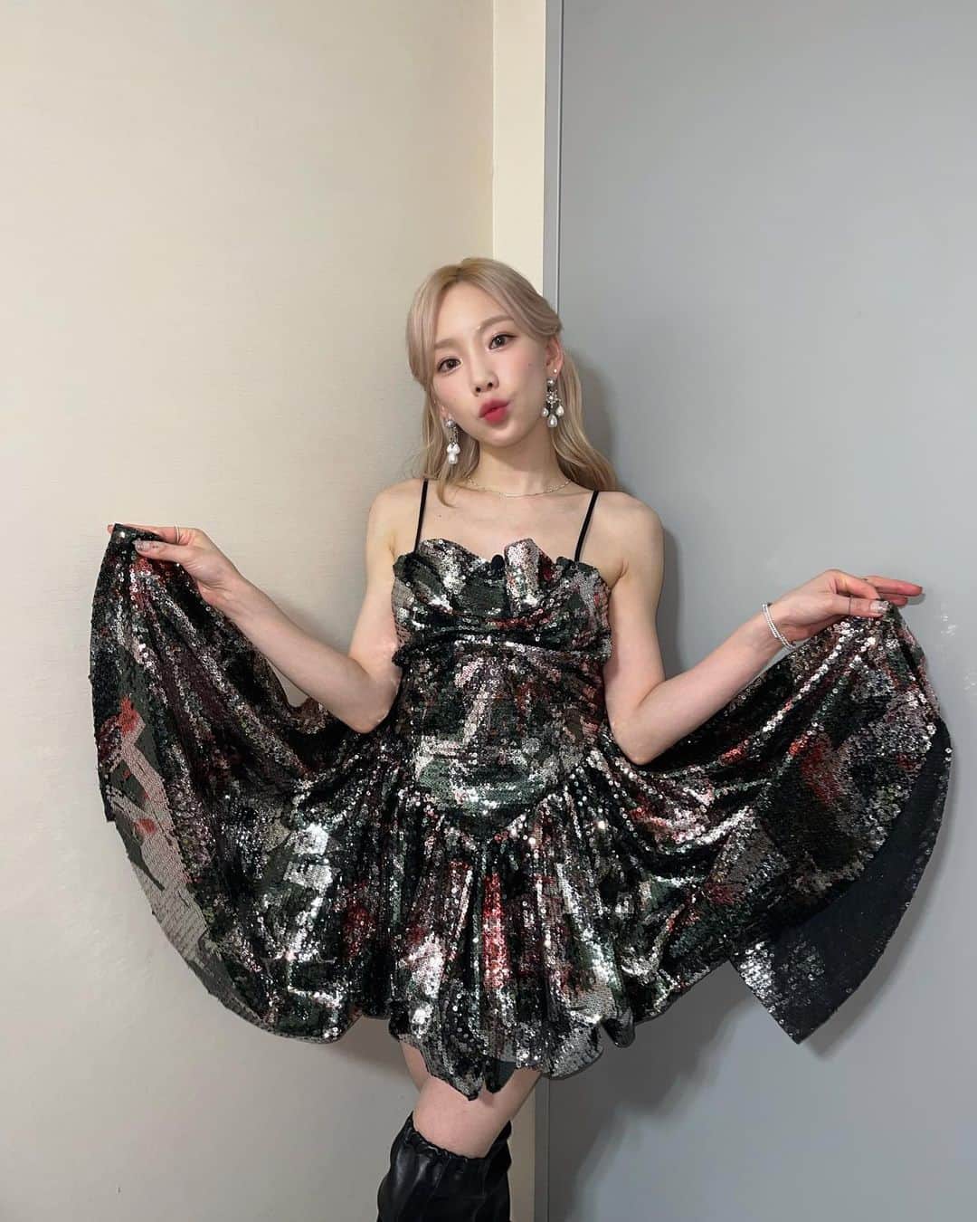 テヨン のインスタグラム：「오늘 놀토 200회👑 읏쨔 #놀라운토요일」