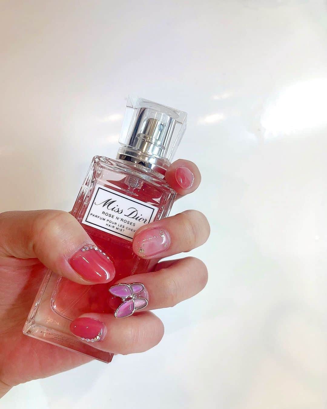西原愛夏のインスタグラム：「nail♡…@angelicamichelle_ebisu  ✧*̣̩⋆̩ｰｰｰｰｰｰｰｰｰｰｰｰｰｰｰ最新告知ｰｰｰｰｰｰｰｰｰｰｰｰｰｰｰｰｰｰｰｰｰｰ✧*̣̩⋆̩☽  【2月】※随時更新 6 AbemaTV ミッドナイト競輪 9 AbemaTV ミッドナイト競輪 10 AbemaTV ミッドナイト競輪 11 はなまる撮影会 11 グラビアプレスタイムズ 掲載  ※コンビニのeプリントサービスで購入できます✨ 12 AbemaTV ミッドナイト競輪 20 AbemaTV ミッドナイト競輪 21 『週刊大衆』２月２１日号 インタビュー"歯磨きのコツ" 26 はなまる撮影会  ✧*̣̩⋆̩☽⋆ｰｰｰｰｰｰｰｰｰｰｰｰその他告知ｰｰｰｰｰｰｰｰｰｰｰｰｰｰｰｰｰｰｰ✧*̣̩⋆̩☽⋆゜  🌟平塚競輪場イメージキャラクター 2021~2022年 🌟エレアリーナイトブラ 公式モデル 2019~2022年 ‪‪🌟パチンコ新台 『暴れん坊将軍』演出ドラマ ー お紗江役 🌟週刊ポスト 電子写真集 ｢鏡の国の愛夏｣ 発売中 🌟映画 ｢わたしの魔境｣井川咲役 ※公開前  ✧*̣̩⋆̩☽⋆ｰｰｰｰｰｰｰｰｰｰｰｰｰｰｰｰｰｰｰｰｰｰｰｰｰｰｰｰｰｰｰｰｰｰｰｰｰｰｰ✧*̣̩⋆̩☽⋆゜  🌟劇場公開 映画｢ホムンクルス｣ 女子高生役 🌟劇場公開 映画｢グレーゾーン｣ 黒崎一葉役 🌟電子写真集 小学館 ｢月刊＋｣ 発売中 🌟sabra net グラビア掲載中 (電子写真集も) 🌟1~5th DVD 発売中 🌟Amazonプライム 『なぎスケ！2』42.43話 🌟LINEスタンプ『歯科衛生士アイドル西原愛夏』発売中  ✧*̣̩⋆̩☽⋆ｰｰｰｰｰｰｰｰｰｰｰｰｰｰｰｰｰｰｰｰｰｰｰｰｰｰｰｰｰｰｰｰｰｰｰｰ✧*̣̩⋆̩☽⋆゜  ･ブランド 『M collection』🥀 Instagram (@m.collection2020 )  ･YouTube 『まなかチャンネル』で検索🔎  ･Twitter🕊 manakanishihara で検索🔎  ･✧*̣̩⋆̩☽⋆ｰｰｰｰｰｰｰｰｰｰｰｰｰｰｰｰｰｰｰｰｰｰｰｰｰｰｰｰｰｰｰｰｰｰｰｰ✧*̣̩⋆̩☽⋆゜  #西原愛夏#歯科衛生士#現役歯科衛生士  #歯科衛生士タレント#歯科#白衣#タレント#グラビア#アイドル#女優#コスプレ#Cosplay#talent#Japaneseidol #japanesegirl#dentalhygienist #탤런트#아이돌 #치과위생사 #치과 #日本女星#天赋#偶像#アパレルブランド#アパレルオーナー#McollectionR#プロデュースブランド#PR」