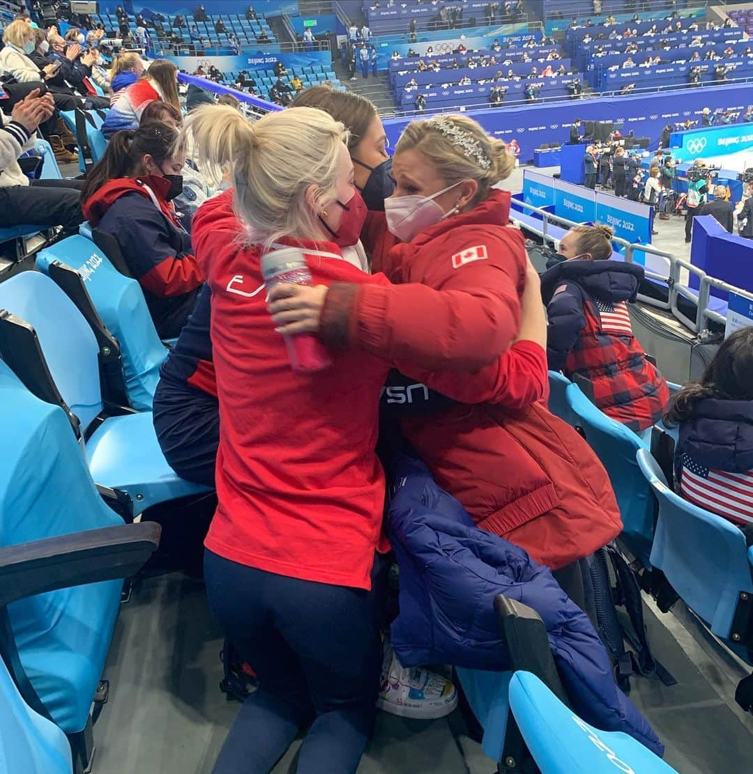 カーステン・ムーア＝タワーズのインスタグラム：「This is one of my favourite photos from Beijing. Seeing my friends immediately post long program 🤍 Thanks @sk8erkeeg for capturing the moment ❤️」