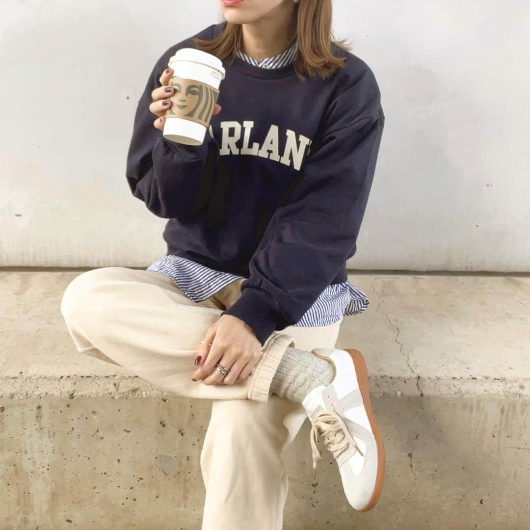 MINEさんのインスタグラム写真 - (MINEInstagram)「【明日のコーデの参考になったら、コメント欄に♡をください！】  気温が低い日でも春コーデに仕上げたいならシャツレイヤードコーデがおすすめ👚  トレーナーやカーディガン、薄手のニットに 春っぽいアイテムのシャツを仕込むだけで季節感のあるオシャレな雰囲気に！  おしゃれさんのレイヤードコーデを参考にしながらぜひ取り入れてみて💛🍊  ＼素敵なお写真ありがとうございます🐥／ @say011 さん @miroom6101 さん  @k664r さん @amoria______  さん @ybtn_1024  さん @ue_004  さん @000r0431  さん  #シャツワンピース #uniqlo #低身長コーデ #韓国スタイル #韓国コーデ #パステル #韓国通販 #シンプルコーデ #シンプルが好き #ファッション #followｍe #instagood #ピンクコーデ #シャツコーデ #カラーシャツ #着回しコーデ #プチプラコーデ #スウェットコーテ #淡色コーデ #大人カジュアル #韓国ファッション #韓国っぽ #ユニクロコーデ #ユニクロユー #スウェットパンツ #クルーエル女子 #ストライプシャツ #ストライプシャツコーデ #ジャーマントレーナー」2月19日 20時00分 - mineby3m