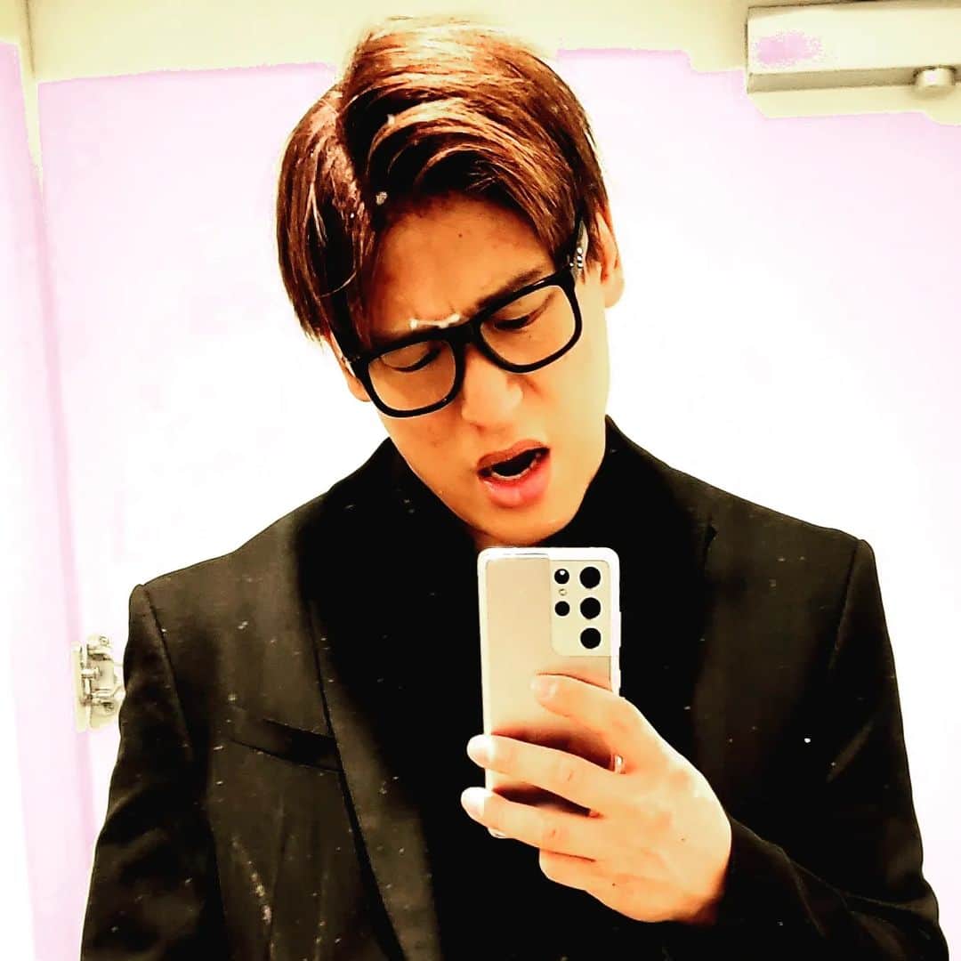 飯伏幸太さんのインスタグラム写真 - (飯伏幸太Instagram)「今日も良い子と詐欺師！ 今年も良い40歳を向かえるぞー！グレます😎」2月19日 20時19分 - kota_ibushi_1982