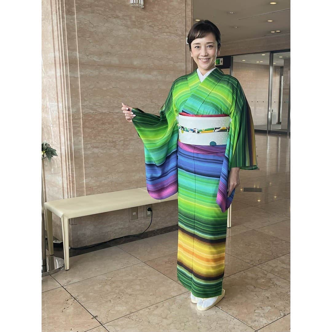 西田ひかるさんのインスタグラム写真 - (西田ひかるInstagram)「.  岩手県北上市で、呉服の登美屋さんのイベントでお世話になりました。  会場では素敵なお着物をたくさん見る事ができて、仕事とは言え楽しい週末を過ごす事ができました！  桜の着物は「徹子の部屋」でも着た思い出のmy kimonoです！ このお着物を作ってくださった東京友禅作家の生駒暉夫さんは20代からお世話になっておりますが、桜の総柄の着物は中でも思い出深いものです！  会場ではたくさんの作家さんのお着物が展示されておりました。  写真のストライプ、ブラック、そしてハートと音符のお着物は見立てて頂いて、楽しんで着させて頂いたものです！  コロナ禍で着物を着る機会が少なくなってしまってますが、やっぱりお着物って良いものですね。  #お着物 #着物 #着物コーディネート #着物ヘアセット  #着付け #和柄  #たくさん #素敵 #デザイン #柄  #見ているだけでも楽しい  #呉服の登美屋 #イベント  #hikarunishida #西田ひかる」2月19日 20時27分 - hikaru_nishida.official