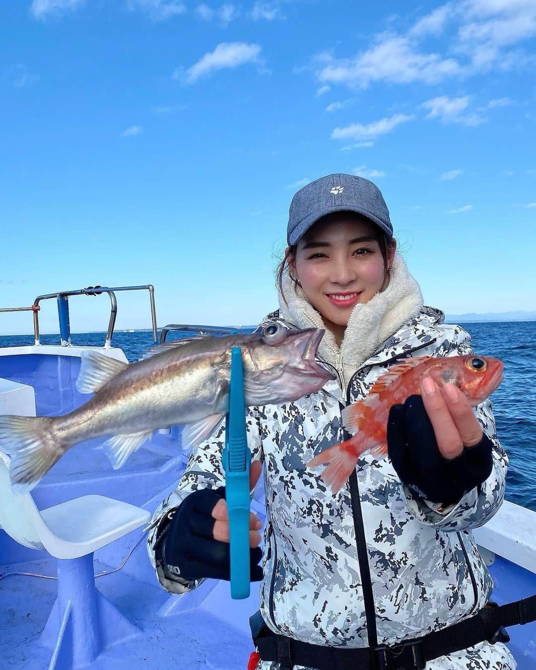 利水翔さんのインスタグラム写真 - (利水翔Instagram)「⁡ 『TSURI na KIBUN season2 #22』 ご視聴頂きありがとうございました🐟☺️ ⁡ 今回は中深場釣りで アカムツ釣り✨ ⁡ 水深400m!! 水面に魚が上がってくるまでの ワクワク感が楽しかったです☺️ ⁡ そしてお魚身がぷりぷりで 凄く美味しかったぁ🤤✨ ⁡ ⁡p.s最近はおにぎり持参w✌️🍙 ⁡ ⁡ ⁡ ⁡ ⁡ ⁡ ⁡ ⁡ #enjoy #smile #outdoor #fishing #中深場釣り #焼津 #静岡 #アカムツ #のどくろ #コアラ #ハーフモデル #台湾 #利水つばさ  #釣り#ツリジョ#釣りモデル」2月19日 21時57分 - tsubasa.toshimizu