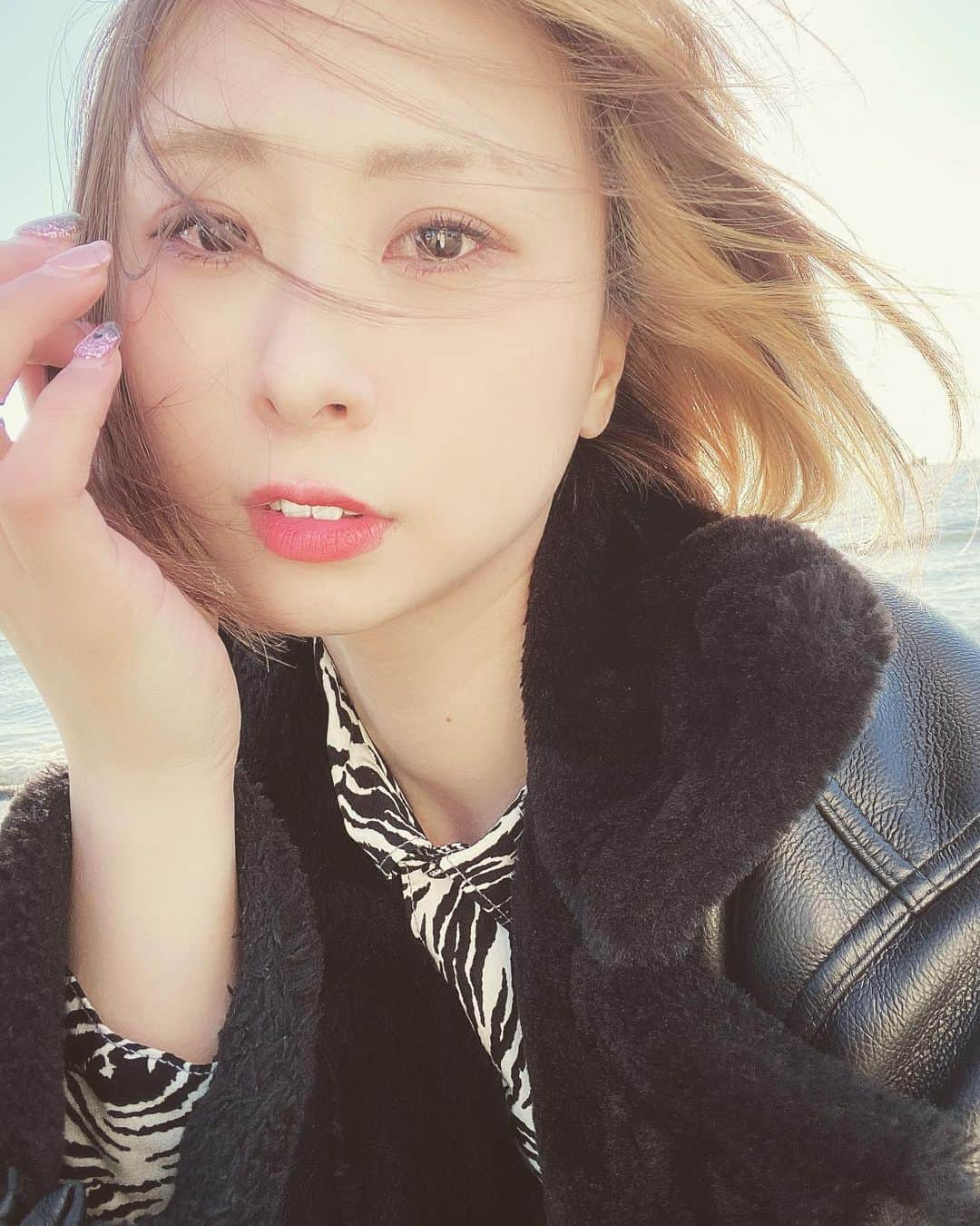 河原まゆさんのインスタグラム写真 - (河原まゆInstagram)「#ゼロイチTV の撮影で海に行ったよ！ . . . .  #japan #japanesegirl #selfie #model #followｍe #cosplay #makeup #instagood #ootd #コスプレ#メイド #gamergirl #自撮り界隈 #自撮り女子 #グラビア  #좋아요 #셀카 #셀피 #日本的  .」2月19日 23時08分 - kawamayuuu