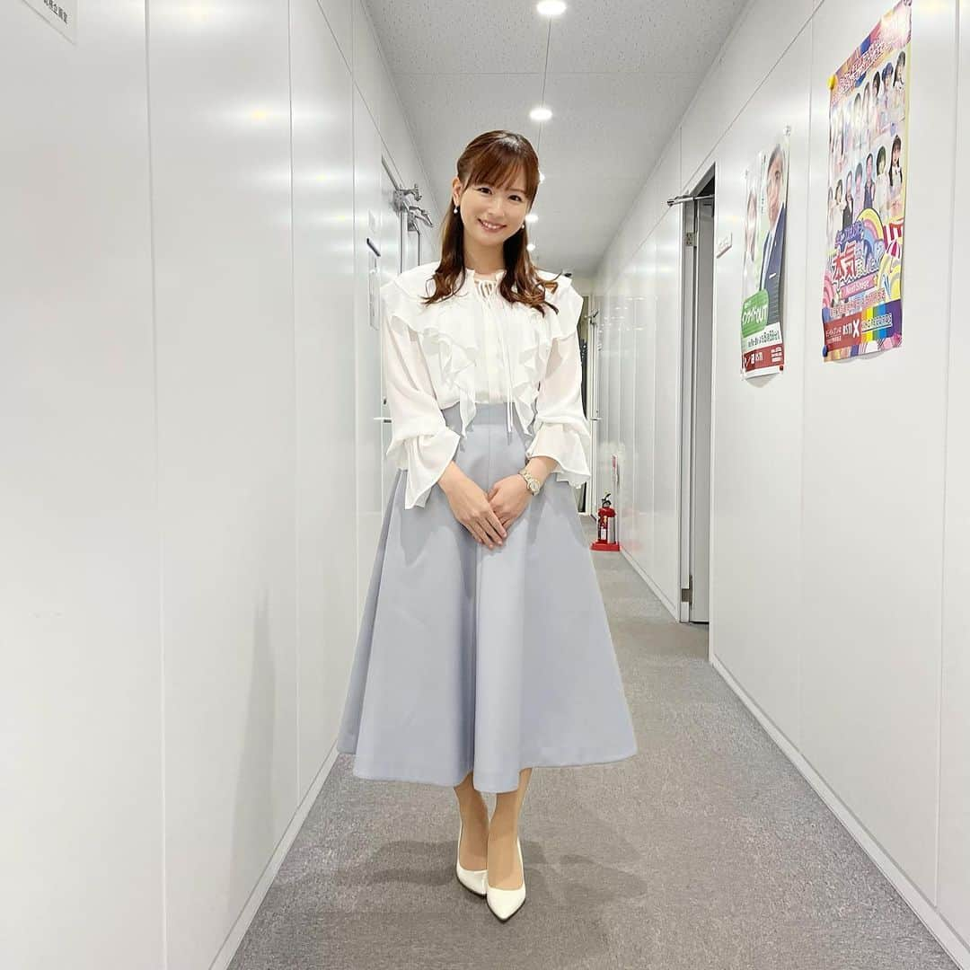 皆藤愛子さんのインスタグラム写真 - (皆藤愛子Instagram)「❤︎ #bsイレブン競馬中継 でした🤍💙 明日は #フェブラリーステークス 🏇 #ソダシ #ケイティブレイブ」2月19日 23時58分 - aiko_kaito_official