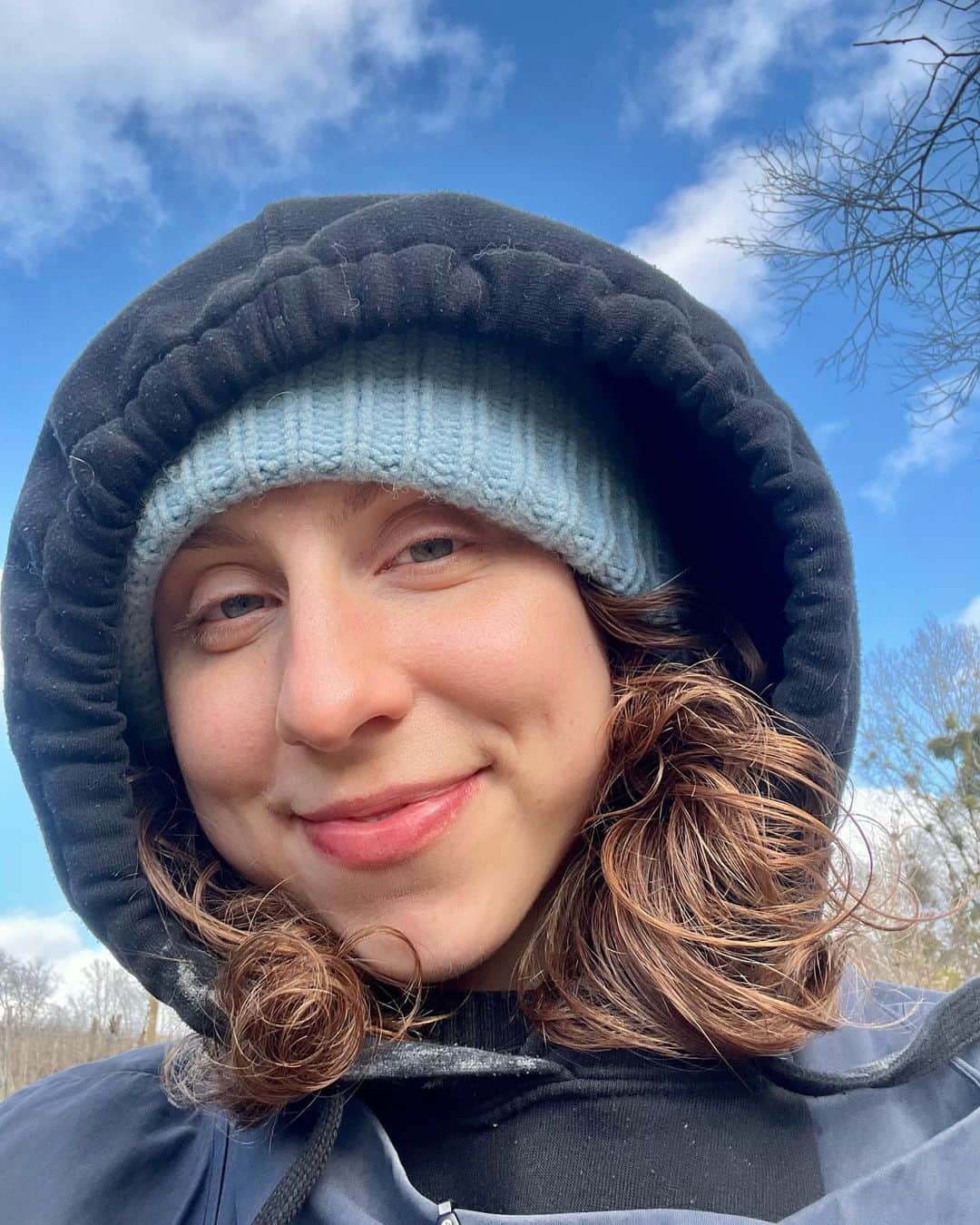 アグネス・ザワツキーのインスタグラム：「Decided to match the sky today ⛅️」