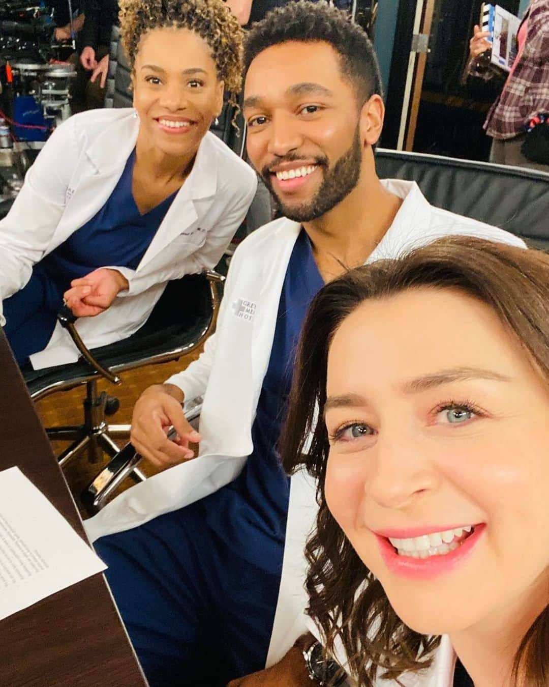 カテリーナ・スコーソンのインスタグラム：「Amelia and her sibs in law, Maggie and Winston, doctor-ing so hard. @seekellymccreary @anthilll @greysabc」