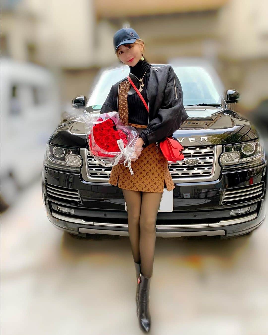 JUNKO（飯田順子）さんのインスタグラム写真 - (JUNKO（飯田順子）Instagram)「#happyvalentinesday  ・ 🌹thank you🌹 久々にこの車に乗った🤩」2月20日 14時07分 - jun__ko_
