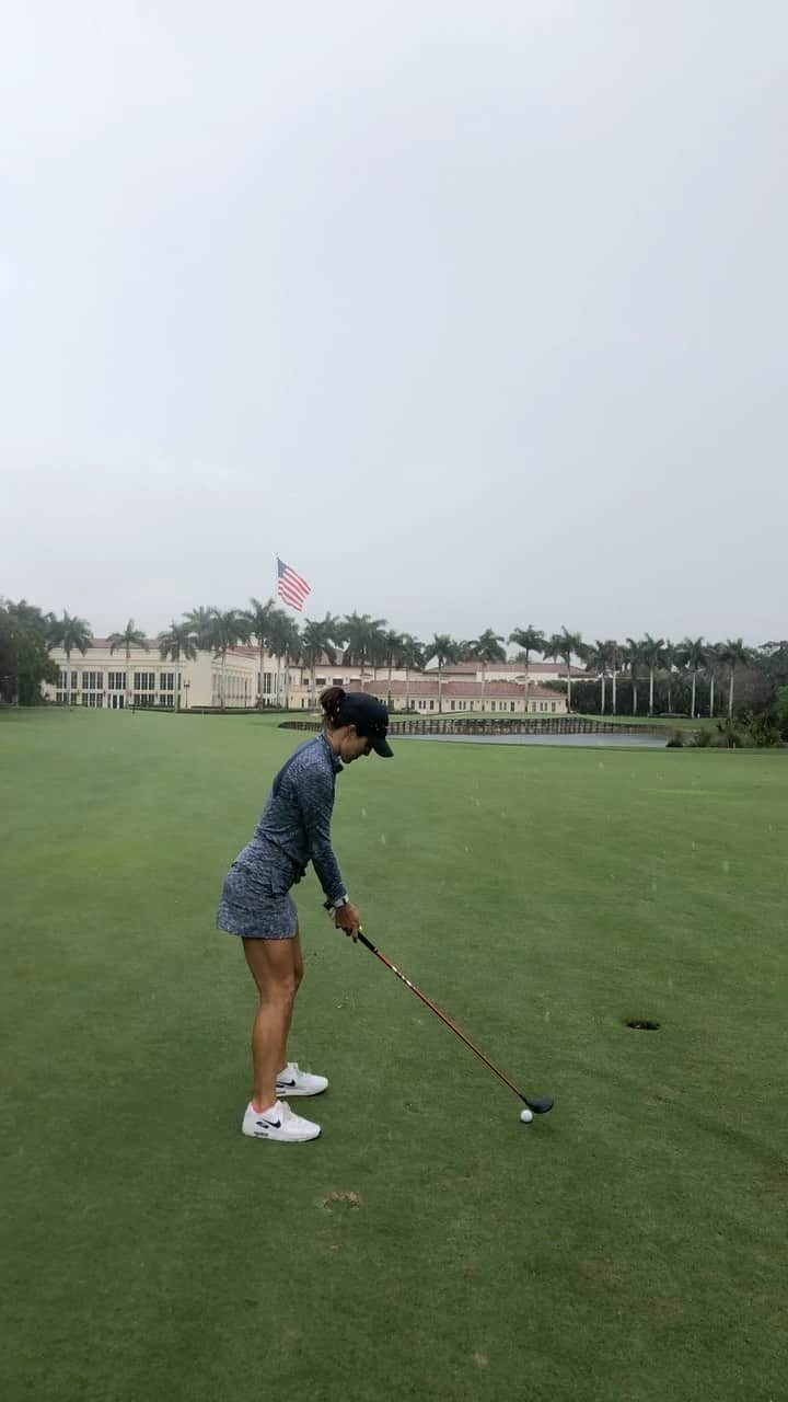 ジェイ・マリー・グリーンのインスタグラム：「Love being out here!! Even when it starts to pour 😂☔️ @trumpgolfjupiter」