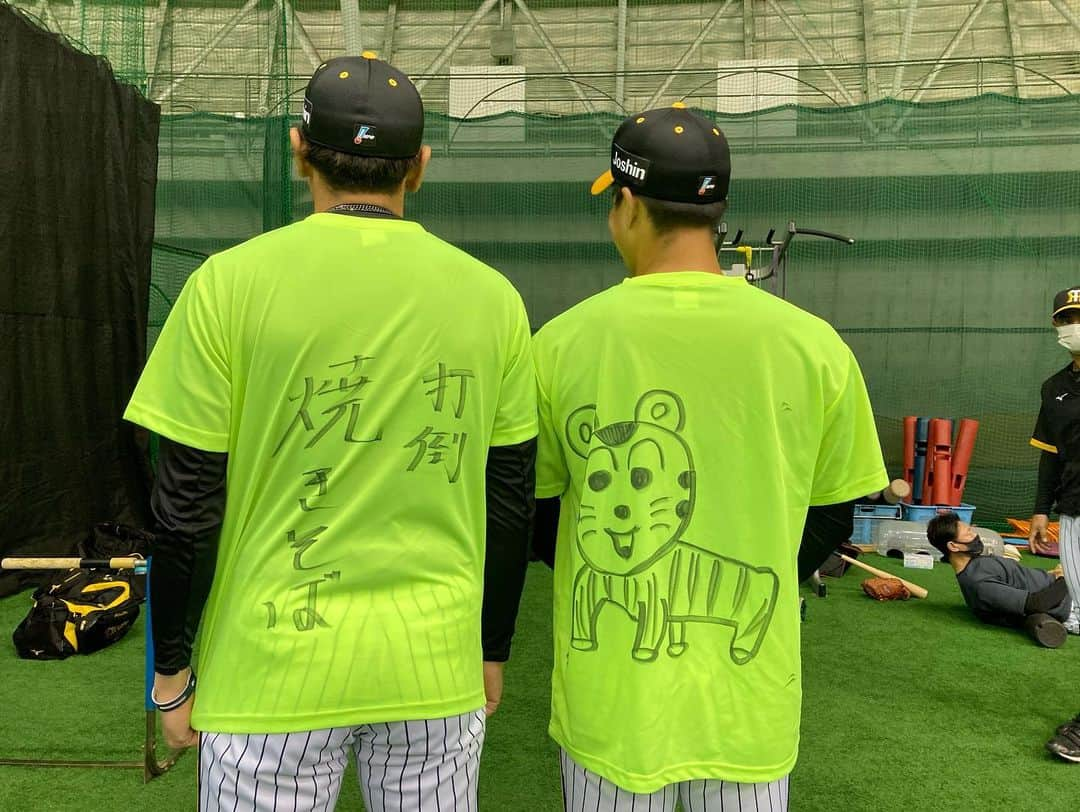 阪神タイガースさんのインスタグラム写真 - (阪神タイガースInstagram)「今日の1DAYキャプテンは木浪聖也選手&小川一平投手です！  #木浪聖也 選手 #継続は力なり #小川一平 選手 #一平ちゃん #春季キャンプ #1dayキャプテン #イチにカケル！ #阪神タイガース」2月20日 9時35分 - hanshintigers_official