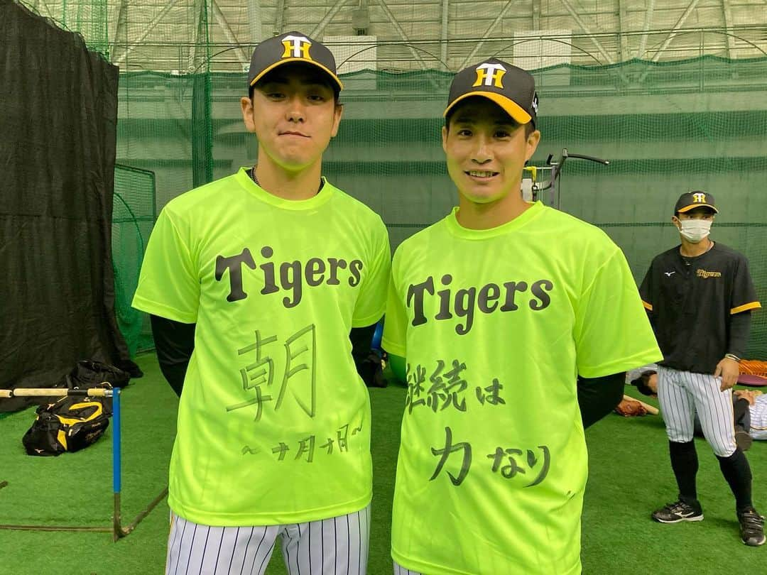 阪神タイガースさんのインスタグラム写真 - (阪神タイガースInstagram)「今日の1DAYキャプテンは木浪聖也選手&小川一平投手です！  #木浪聖也 選手 #継続は力なり #小川一平 選手 #一平ちゃん #春季キャンプ #1dayキャプテン #イチにカケル！ #阪神タイガース」2月20日 9時35分 - hanshintigers_official