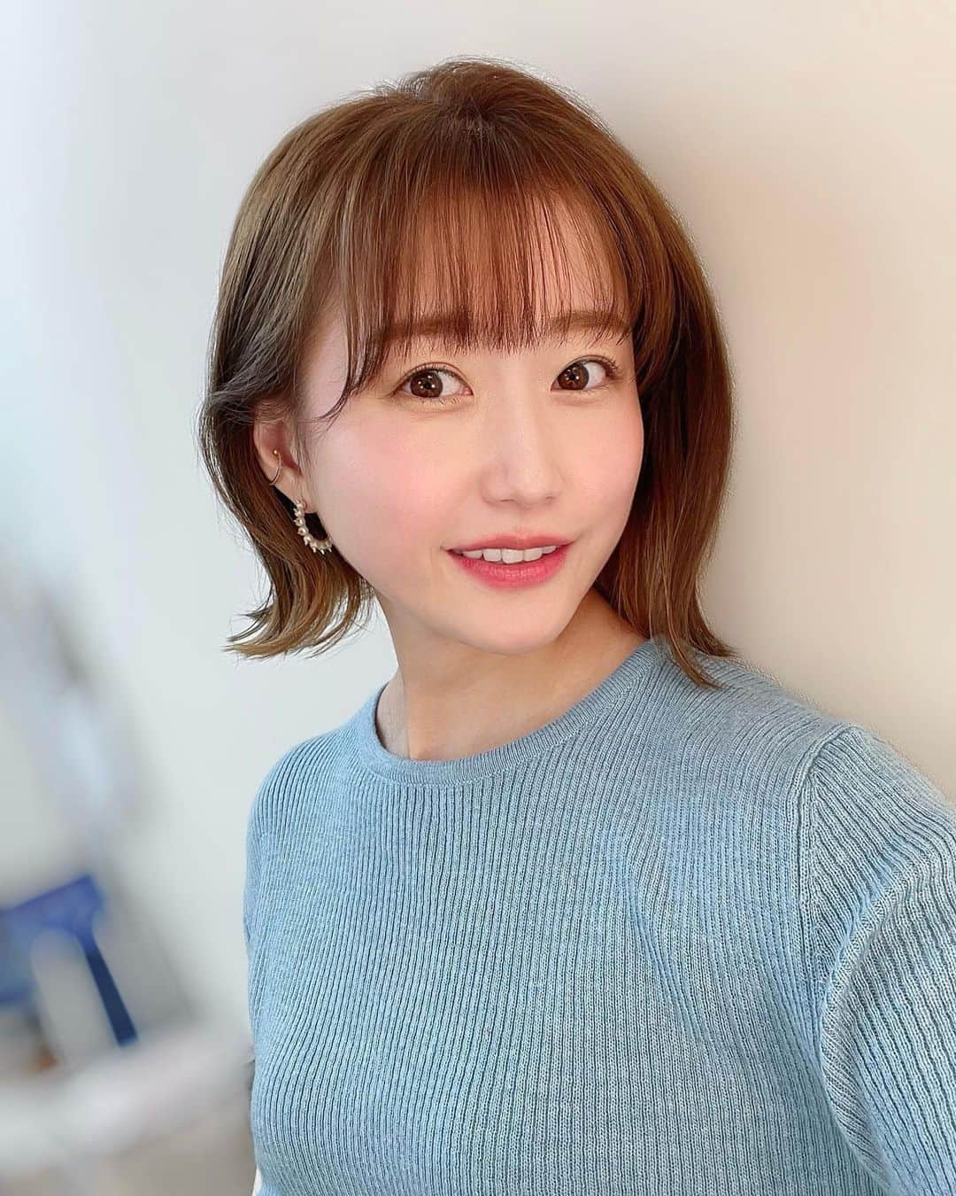 津田麻莉奈さんのインスタグラム写真 - (津田麻莉奈Instagram)「#おはよーちゃん 昨日のヘアメイク💄 髪はナチュラルに外ハネにしてもらいました✨  衣装 @mite__official   JRA-VAN YouTubeでは 指数とデータから導き出された フェブラリーステークスの推奨馬を公開中💁🏼‍♀️ ▶️ https://youtu.be/3nqDOgXLHks  デイリースポーツ 「まりなるの予想に乗ってみませんか」 ▶️ https://ec.kobe-np.co.jp/e-paper/sp/ フェブラリーステークスの予想と買い目は 昨日のデイリースポーツさんの紙面通りです🐯 デイリー電子版でバックナンバーもお求めいただけます。  津田麻莉奈の「ばんば塾」 ▶️ https://youtu.be/fbBpboH57p8 今日の帯広11Rチャンピオンカップの予想公開中💁🏼 (ストーリーとTwitterにリンクあります)  よいGIデーを✨  ––––––––––––––––––––––––––––  #gm #おはよう #メイク #ヘアメイク　 #ヘアアレンジ #ツヤ肌 #ツヤ肌メイク  #衣装#コーデ #ootd#美容　 #outfitoftheday  #coordinate  #makeup  #まりなる #津田麻莉奈」2月20日 10時13分 - tsudamarinal