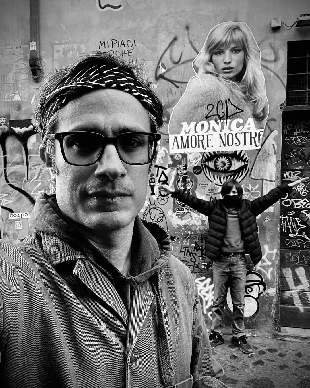 ガエル・ガルシア・ベルナルのインスタグラム：「A los actores hay que recordarlos cada sábado: de esta madonna venimos. Los amo, compañeros y compañeras.」