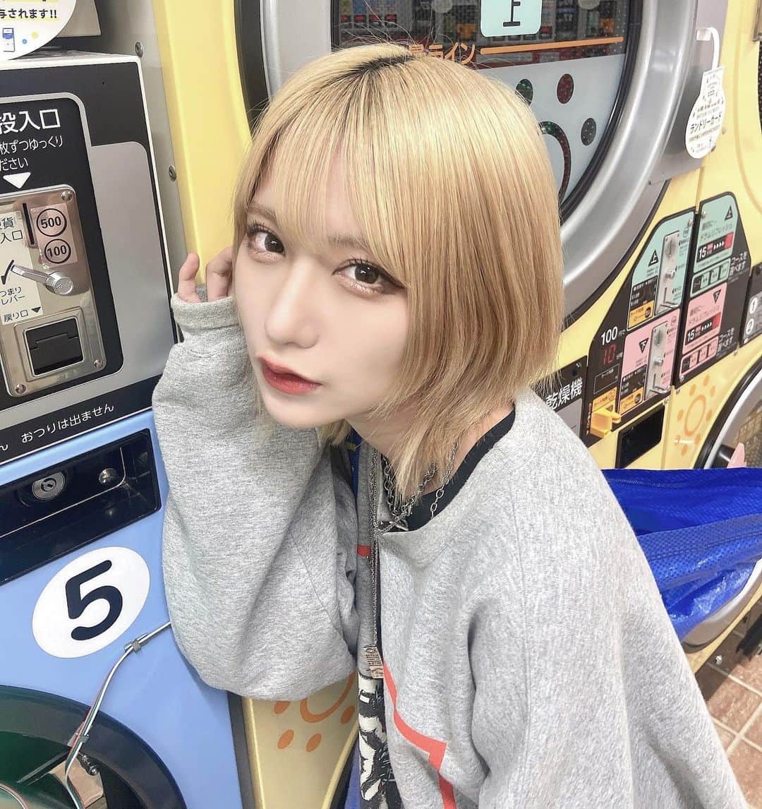 うみのういのインスタグラム：「ヒートテック丸見えじゃーん . . . . . .  #自撮り界隈 #自撮り女子#プルエクステ #japanesegirl #likeforlikes #like4likes #followforfollowback #kawaii #맞팔 #데일리　#좋아요　#셀카　#좋아요반사　#팔로우」