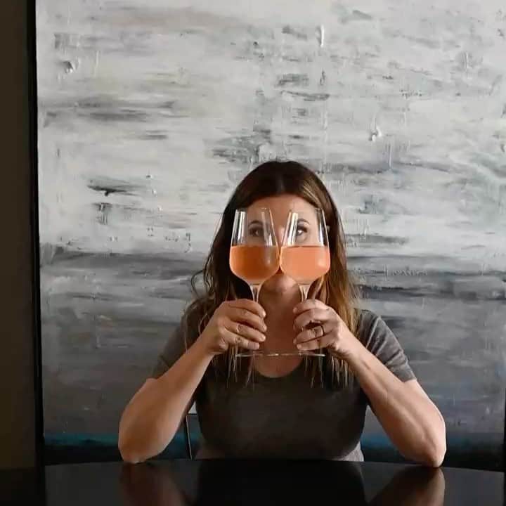 ティファニー・ティーセンのインスタグラム：「I heard it’s National Drink Wine Day…and well, let’s be honest…that’s pretty much  EVERYDAY for me. What about you guys? 🍷🍷🍷」
