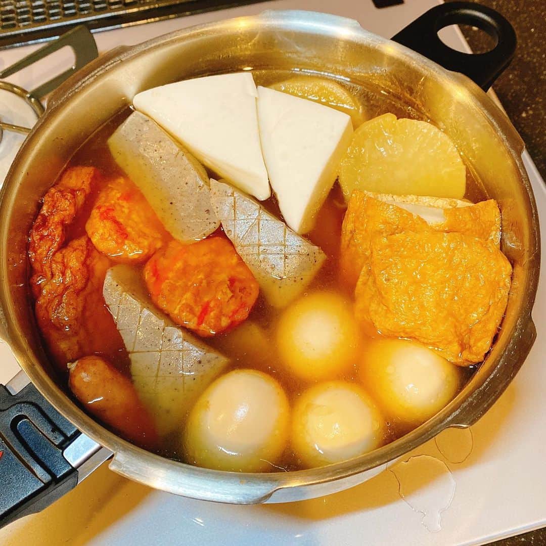 川田裕美のインスタグラム：「おでんにはんぺんを初めて入れてみました！🍢🍢 息子はおでんの歌で踊っていました🎵👦」