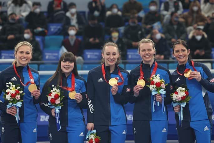 イブ・ミュアヘッドさんのインスタグラム写真 - (イブ・ミュアヘッドInstagram)「We did it.   We're Olympic Champions! I'm so proud of this team. We've worked so hard to get here and to be bringing home these @olympics gold medals. It's a dream come true.   Thank you as always for the love and support. It means everything. ❤️」2月20日 16時56分 - evemuirhead