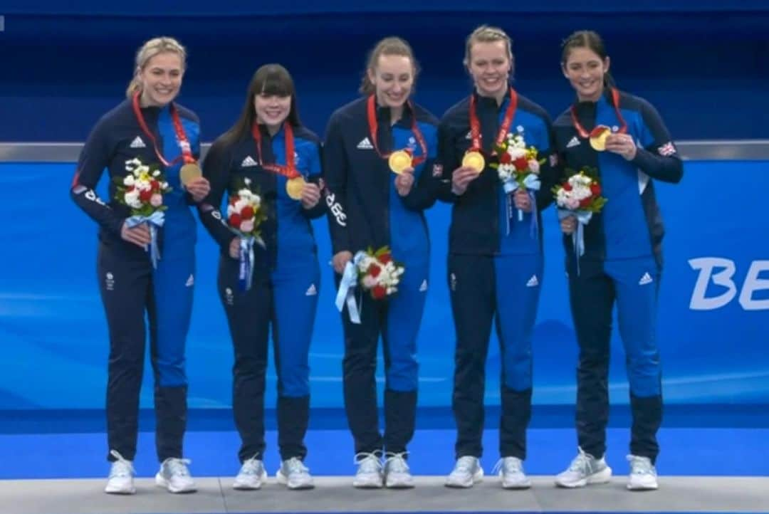 イブ・ミュアヘッドさんのインスタグラム写真 - (イブ・ミュアヘッドInstagram)「We did it.   We're Olympic Champions! I'm so proud of this team. We've worked so hard to get here and to be bringing home these @olympics gold medals. It's a dream come true.   Thank you as always for the love and support. It means everything. ❤️」2月20日 16時56分 - evemuirhead