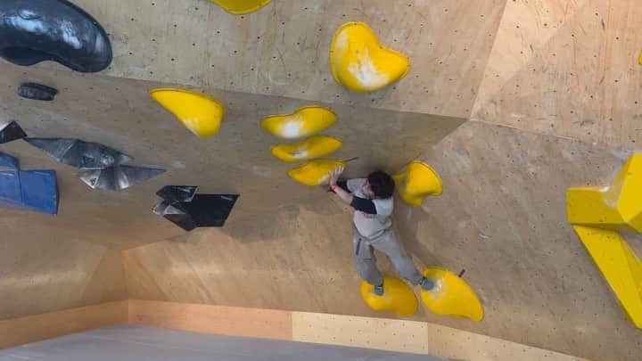 大高伽弥のインスタグラム：「1day boulder✅✅✅ @squadraholds  @boulderpark_basecamp   久しぶりのワンデイ❗️  文字通り1日しか残らないスペシャル課題たち。  豪華にボリュームを使わせていただき感謝です。  最高の夜でした！！！  3周年課題もぜひ登りきてね✌️  @tokyopowder  @eyecandyworks  #緑風堂鍼灸院  #陽開カイロプラクティック #routeset  #routesetting」