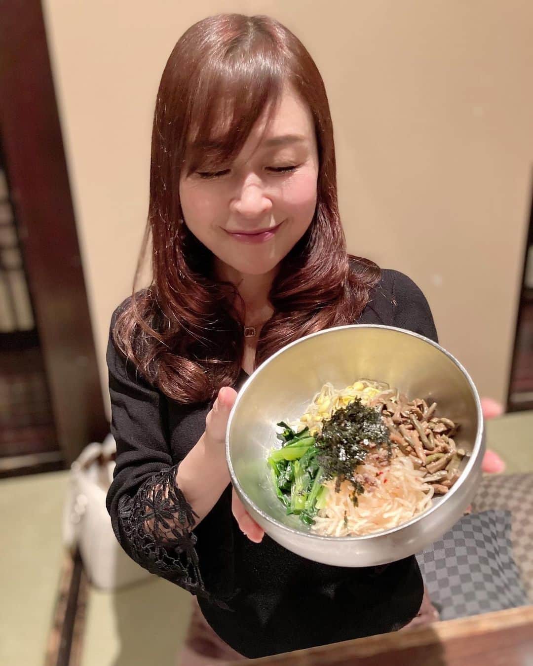 石塚かおりさんのインスタグラム写真 - (石塚かおりInstagram)「#ngt48#welcomebackradio  NGT48のみんな BSNラジオにwelcome back  お聴きくださった皆様ありがとうございます。  かわいい娘たちは、変わらずかわいく、しっかりと成長していました。  みんなの言葉が熱くて 気づかれないようにマスクで涙を吸収。  オンエア聴きながら、またまた…  これからも、陰ながら応援しています。   #radiko タイムフリーでぜひ。  #コリアンダイニング#新潟市 #韓国グルメ#韓国料理 #はるか村村民会議  #ビビンパ#おいしかった #コラボメニュー 次なるメニューにも期待 #激辛#チキン #アイドル #3期生募集  明日からも 朝をあなたと #石塚かおりのbrandnewday  #ブラニュー #プチコメ#占い 良いことは信じる派 意外とすぐにわすれがち #牡羊座#A型 2022年運勢#No.1 （他局人気番組情報） 信じよう笑 #新潟放送#アナウンサー #石塚かおり 前髪の調子悪し」2月20日 18時11分 - kaori_ishizuka413