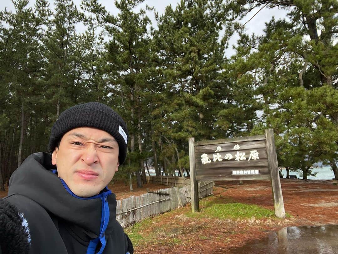 としみつのインスタグラム：「日本海の荒波よ🌊 太平洋の雄大さよ🌊  #東海オンエア」