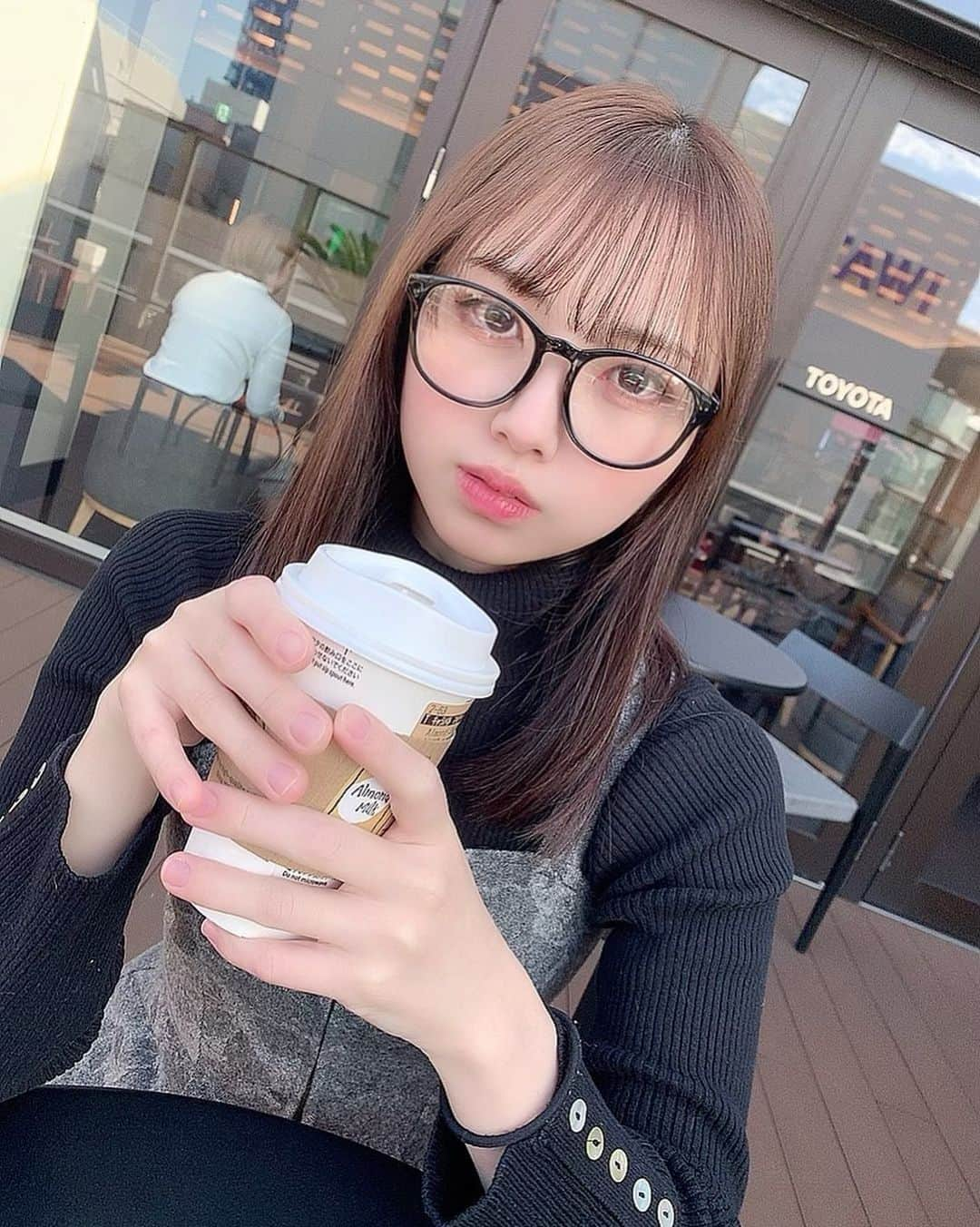 山内祐奈さんのインスタグラム写真 - (山内祐奈Instagram)「☕️ 選ばれたのはホットでした~🤭 今度はメンバーがおすすめ してくれたやつ飲もうと思う😉  #スタバ　#みんな　#は　#何頼む　#🤔 #ゆなすたぐらむ❤︎」2月20日 18時25分 - yuna_hkt48