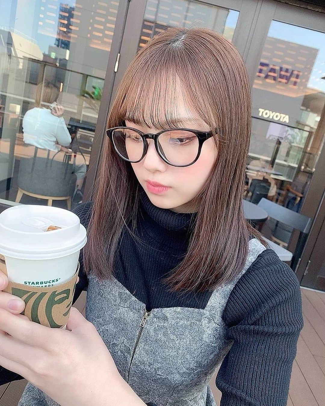 山内祐奈さんのインスタグラム写真 - (山内祐奈Instagram)「☕️ 選ばれたのはホットでした~🤭 今度はメンバーがおすすめ してくれたやつ飲もうと思う😉  #スタバ　#みんな　#は　#何頼む　#🤔 #ゆなすたぐらむ❤︎」2月20日 18時25分 - yuna_hkt48