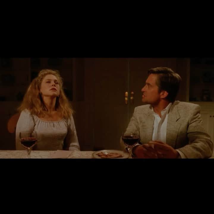 エヴァ・グリーンのインスタグラム：「How a marriage can turn dangerous…. Bon Appétit 🤭……  (“The War of the Roses“ : one of the most brilliant and nastiest comedies of all time🖤)  Happy Sunday 🌈🦩」