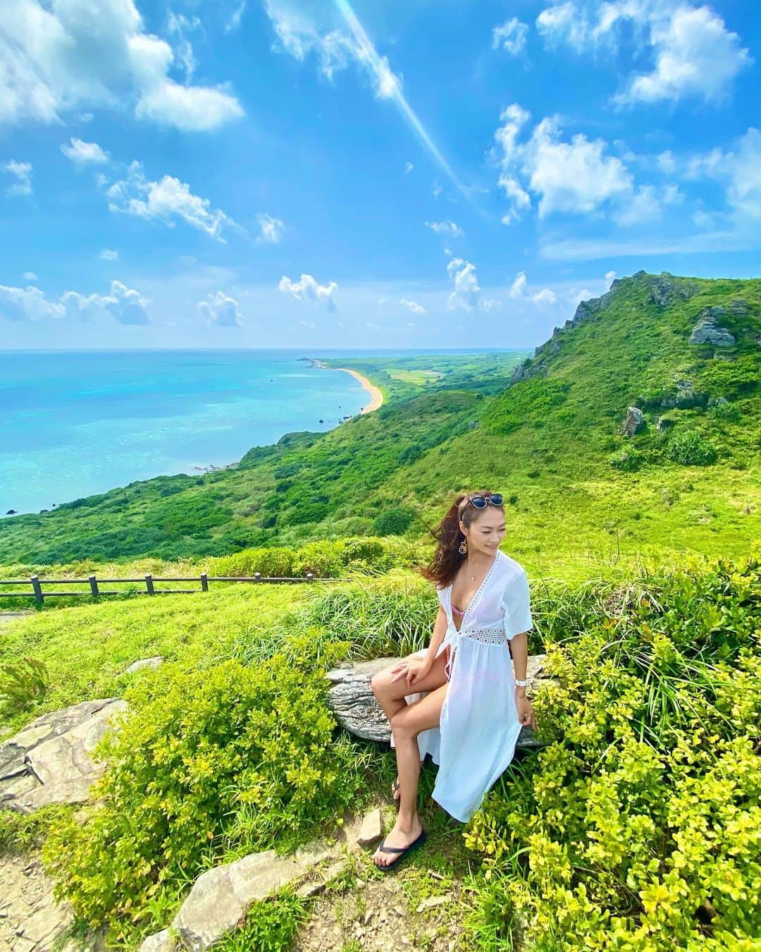 SAORIのインスタグラム：「ここはどこでしょう😍  👱🏼‍♀️≪follow plz⤵︎⤵︎⤵︎♡♡♡ #saotraveltheworld 🌏✈️ #さおりのbikini 👙 #さおりのケツスタグラム 🍑  #水着 #水着コーデ #水着女子 #ビキニ #ビキニ女子 #bikini #bikinigirl #bikinimodel #夏好き #夏好きな人と繋がりたい #船 #船舶 #船舶免許 #summer #summertime #夏女」