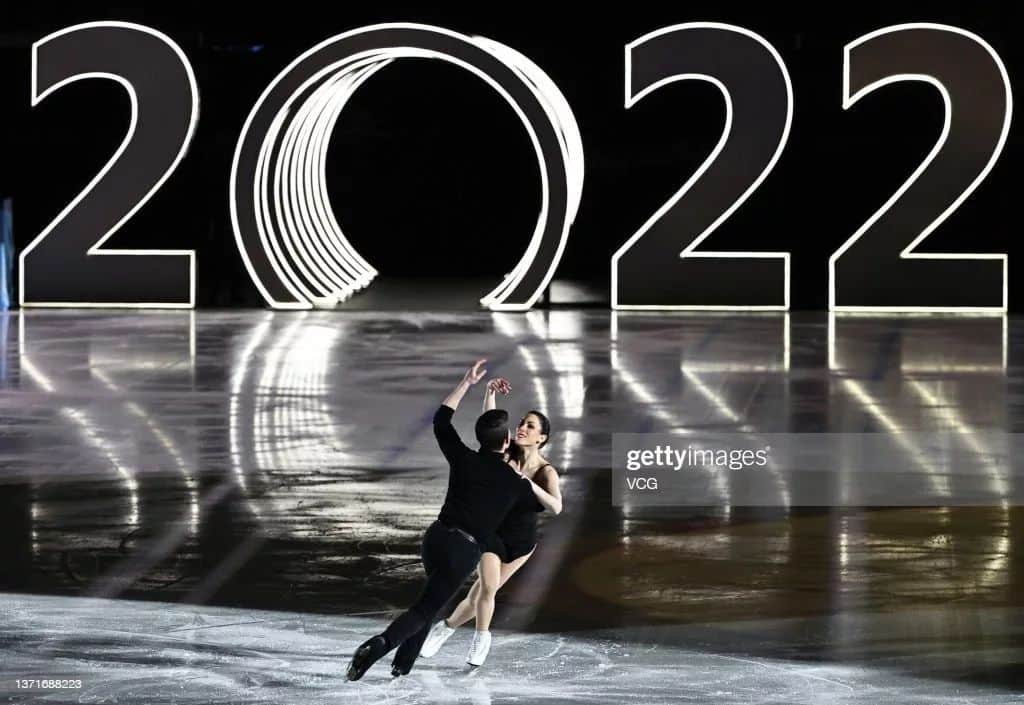 シャルレーヌ・ギニャールのインスタグラム：「Last time on the Olympic ice for the gala 😉😘 #beijing2022 #winterolympics #olympicgames #isufigureskating #isu #icedance #fiammeazzurre #poliziapenitenziaria #fisg4passion #conisocial #coni #italiateam🇮🇹  #guignardfabbri #jacksonultima #capitalindoorstadium」
