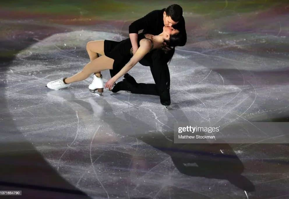 シャルレーヌ・ギニャールさんのインスタグラム写真 - (シャルレーヌ・ギニャールInstagram)「Last time on the Olympic ice for the gala 😉😘 #beijing2022 #winterolympics #olympicgames #isufigureskating #isu #icedance #fiammeazzurre #poliziapenitenziaria #fisg4passion #conisocial #coni #italiateam🇮🇹  #guignardfabbri #jacksonultima #capitalindoorstadium」2月20日 19時16分 - charleneguignard