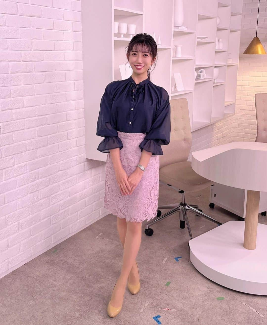 黒田菜月さんのインスタグラム写真 - (黒田菜月Instagram)「今季もJリーグ開幕⚽️🌸 #TBSニュース #衣装 #ヘアメイク #女子アナ #アナウンサー #女子アナヘア #女子アナメイク #女子アナコーデ @apuweiser_official  #ママが作ってくれたピアス #ピアスはだいたいママの手作り . #時差スタグラム #Jリーグ #jleague  #FUJIFILMSUPERCUP2022 #川崎フロンターレ #浦和レッズ #埼玉のみくちゃん #優勝してよかったね #声は出せないけど #エールは伝わる #サポーターに感動✨ . #来週は #3年ぶりの #静岡ダービー #清水エスパルス #ジュビロ磐田 #DAZN で待機します📺」2月20日 19時45分 - nyaaatsuki_krd