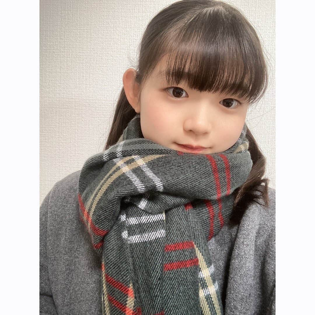 ANGERMEさんのインスタグラム写真 - (ANGERMEInstagram)「. こんばんは！#松本わかな です🙉  最近、段々と寒さが落ち着いてきた気がします！  それでも私は寒がりなので“首•手首•足首”の３つの首は常に守っています！😂  このマフラーは学校用に買ったシンプルマフラーです🧣  そして、手袋は#伊勢鈴蘭　さんから誕生日にもらったもの🧤🧡  これをつければもうあったかいです☺️  みなさんもあったかくしましょーね🤗  #アンジュルム#松本わかな#神ッション」2月20日 20時08分 - angerme_official