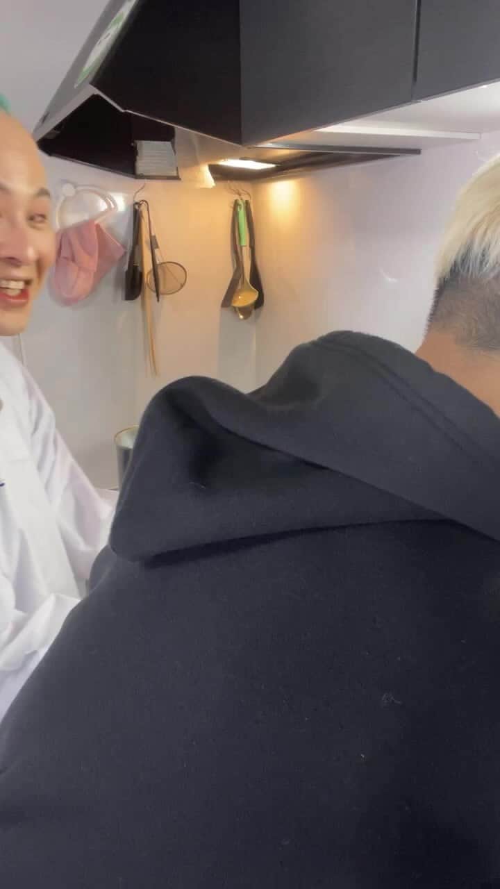大村ジーニアスのインスタグラム：「メイクして食欲も満たしたい配信」