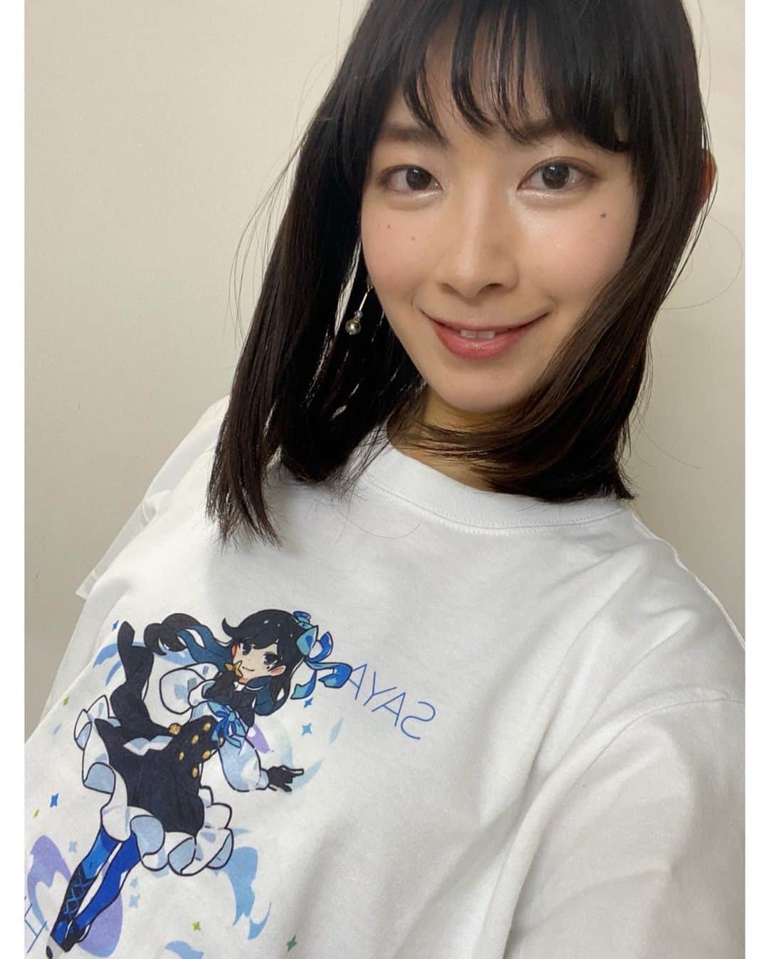 檜山沙耶さんのインスタグラム写真 - (檜山沙耶Instagram)「Tシャツはこんな感じです🪄 水と氷をイメージ🧚‍♀️✨ #ヴィレッジヴァンガード」2月20日 20時31分 - sayahiyama