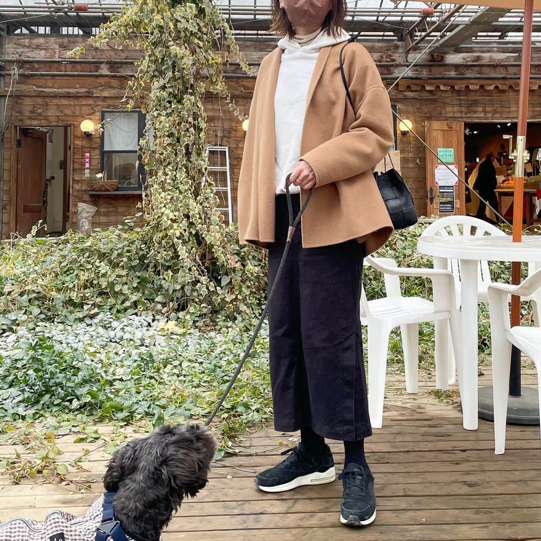 mmk__56のインスタグラム：「2022.2.20 . . 寒くてなかなかタイツがやめられないよ🤢 ハーブガーデン楽しかった🌿 . コート… @na.e_official  パーカー… @spickandspan_jp  バッグ… @newbottega  スニーカー… @nike .  #ママコーデ#ママファッション#今日の服#今日のコーデ#着回しコーデ#プチプラコーデ#シンプルコーデ#ロカリ#大人カジュアル#locari#ootd_kob#mamagirl#秋コーデ#秋服コーデ#冬コーデ#冬服コーデ#ボッテガヴェネタ#bottegaveneta#ナイキスニーカー#ボッテガ#ドッグラン#お散歩コーデ#パーカーコーデ#スニーカーコーデ#デニムスカート」