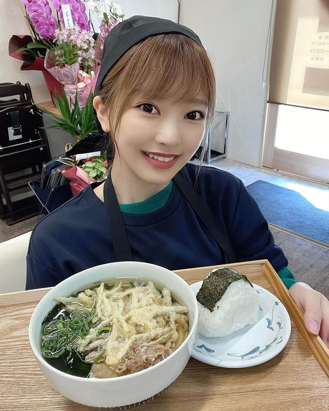 吉沢朱音さんのインスタグラム写真 - (吉沢朱音Instagram)「うどん屋の看板娘風🍜 今日は福岡の実家のうどんやさんを朝からお手伝いして、 数年ぶりにうどんを食べた。 夜はライブでした！！🎤 地方遠征、毎回楽しいけど福岡は特に思い入れある〜 どこ歩いても懐かしい気持ちになるし、 お仕事とかライブで帰って来れる事が嬉しい☺️ また皆で来たいな〜。 . . . #福岡うどん #うどん #udon  #大野城グルメ #japaneseculture #jpn_photo」2月20日 21時04分 - nesomagic72