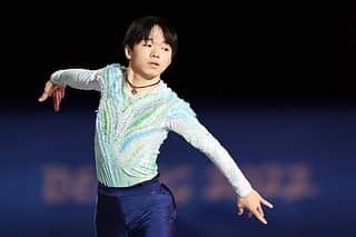 小泉智貴のインスタグラム：「北京オリンピック男子フィギュアの鍵山優真くんのエキシビジョン衣装デザインさせてもらったよ、銀メダルおめでとうございます👏🏻🥈」