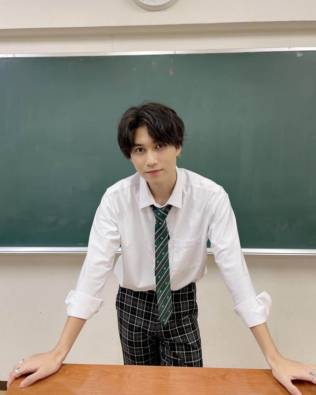 飯泉遥斗のインスタグラム：「久々に学校行った気持ちになった！！ 懐かしい青春だね〜！！ これから卒業の人達おめでとうだね！㊗」