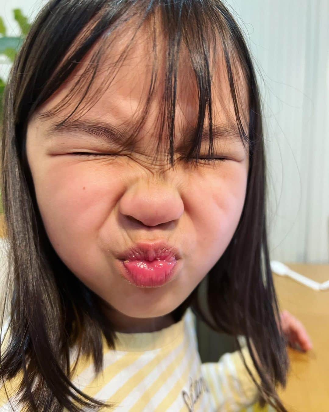 バイリンガル3兄妹のインスタグラム：「グダグダインスタライブ、しかも強制終了にお付き合い頂いてありがとうございました！  えまちに似合いそうな服とか参考にできる雑誌やサイトなどあったら教えてくださいねー♡♡」