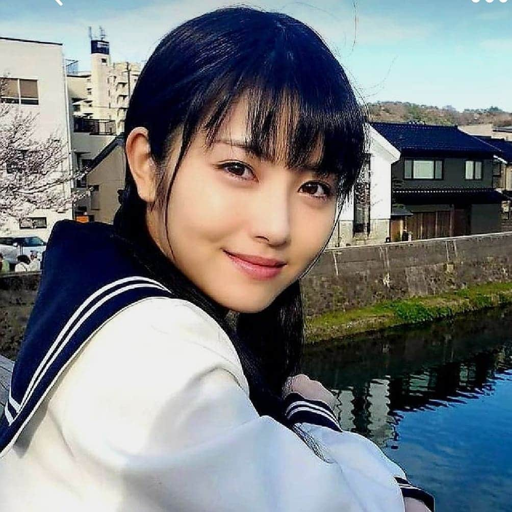 浜辺美波さんのインスタグラム写真 - (浜辺美波Instagram)「制 服 み ー た ん で お は み ー た ん ☀️ 🐔 👩🏻 ・ ・ ・ #浜辺美波 #はまみぃ #ベーやん #みーちゃん #みーたん #はまべみなみ #minamihamabe #浜辺美波可愛すぎ #浜辺美波好きな人と繋がりたい #l4l #f4f #tokyo #japan #instagramer #instagood #instalike #instapic」2月21日 7時31分 - lgm_naotan