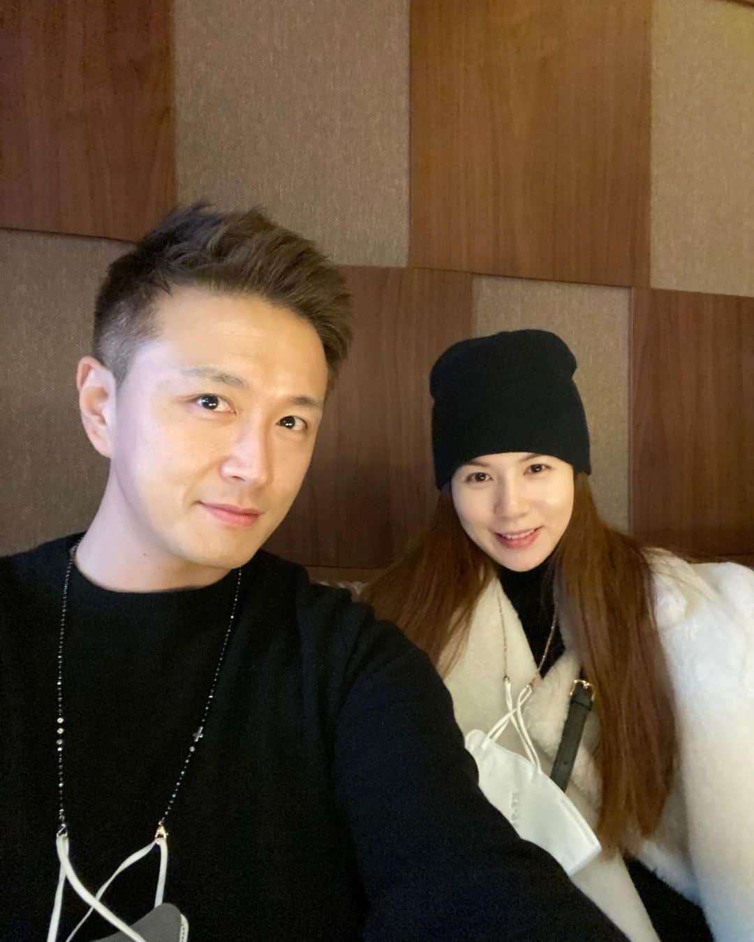 パク・シウンのインスタグラム：「한주를 시작하며~❤️ 저희가족에게 좋은소식이있어서요~^^  저희가정에 가족이 한명 더 생겼어요😱ㅎㅎ 감사하게 또 새생명이 찾아와주었고~ 저희 세식구 모두 기다리던일이라 아~주 기뻐하고있답니다~😊 1월초부터 입덧으로 고생은좀하고있지만 그것마저도 감사하며 하루하루를 지내다보니 어느덧 12주가 지나 안정기가 되었네요~^^ 늘 마음으로 함께 응원해주신 모든분들 감사합니다~저 또한 같은 마음으로 응원할께요🙏 모두 건강 잘지키세요~🤗💕  #하나님의선물#thanksgod#🙏 #welcom#환영한다#아가야#건강히#잘지내보자 😍」