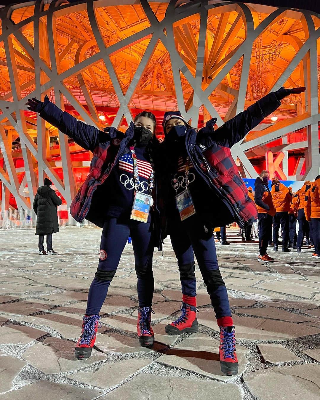 マディソン・チョックのインスタグラム：「Closing Ceremony 🤩  #madisonchock #evanbates #chockbates #olympics #winterolympics #closingceremony#figureskating」