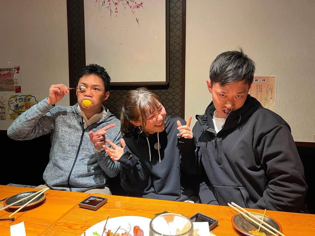吉田有里さんのインスタグラム写真 - (吉田有里Instagram)「おはようございます☀️  昨日宮崎合宿が終わった後、ゴルフネットTVの撮影で、中西直人プロと植村啓太さんと食事しながらとても楽しいお話をする事ができました〜😊 2人ともとても優しくて明るく、ポジティブエネルギーが充満しているような方たちでした、、🍀笑 ・ 撮影は感染対策をしっかり行い、@24kusuehiro でやりました🔍⭐️ 放送日はまた後日お知らせします🙇‍♀️」2月21日 8時48分 - yuri_yoshida__