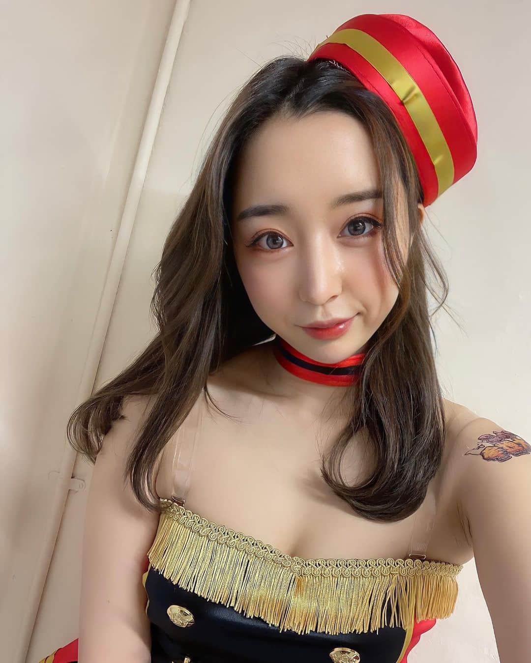 石田みかのインスタグラム：「Krush.134 ご観戦いただいた皆様ありがとうございました💓 . . 今日はタイトルマッチが2試合もあり 会場も大盛り上がりでしたね🙈🎁✨ . . Krushガールズとしての活動は ３月の残り一回になってしまいました🥲 今期のガールズを少しでも多くの方の 目に焼き付けてもらえるように がんばります😌😌💓 . . . それでは、おやすみなさい😴💤 . .」